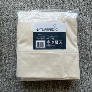 ⚡️🚚 MOVING SALE! 🤍 Naturepedic Organic Cotton Waterproof Pillow Protector King